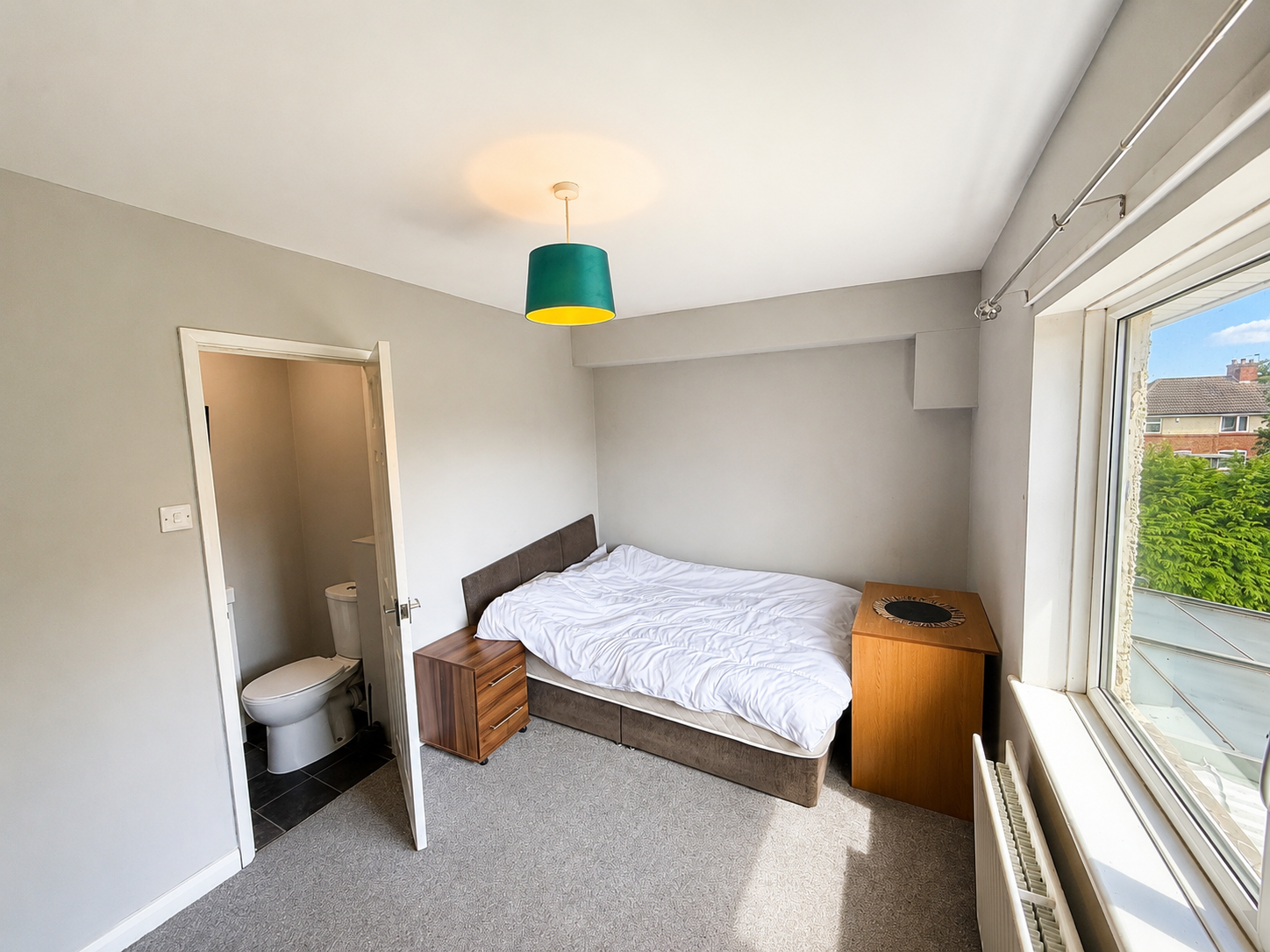 Room Carr House Road in Doncaster