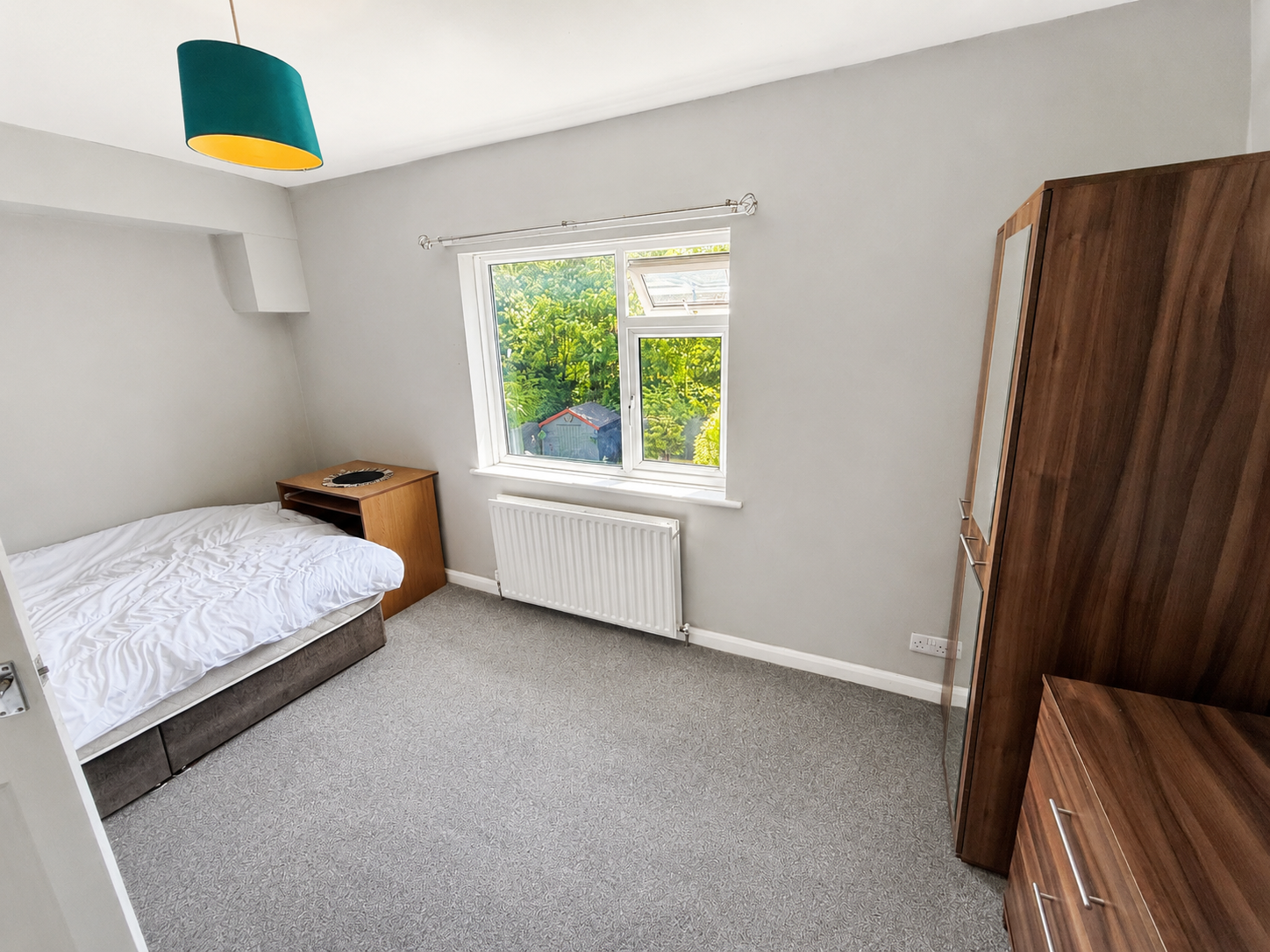 Room Carr House Road in Doncaster