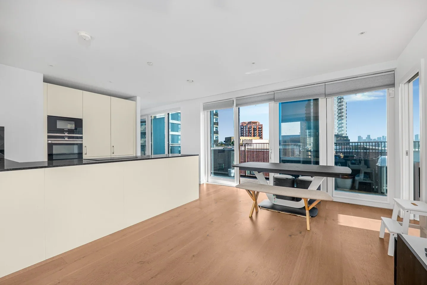 Flat Sayer Street in Greater London