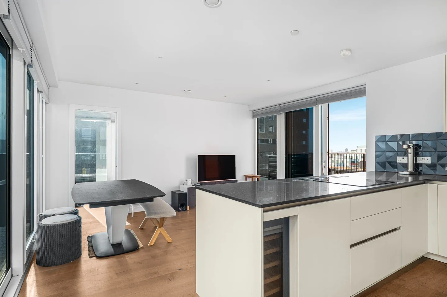 Flat Sayer Street in Greater London