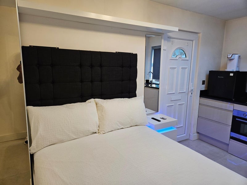 Flat Knighton Close in Greater London