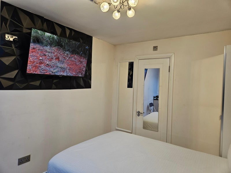 Flat Knighton Close in Greater London
