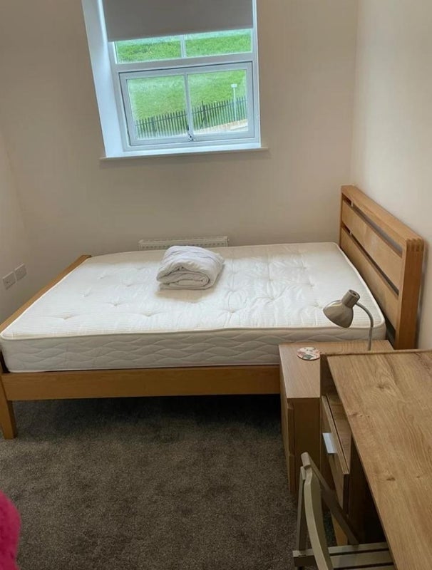 Room Silver Royd Hill in Leeds