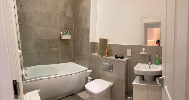 Room Silver Royd Hill in Leeds
