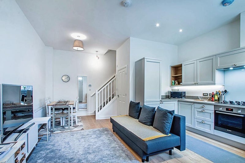 Room Silver Royd Hill in Leeds