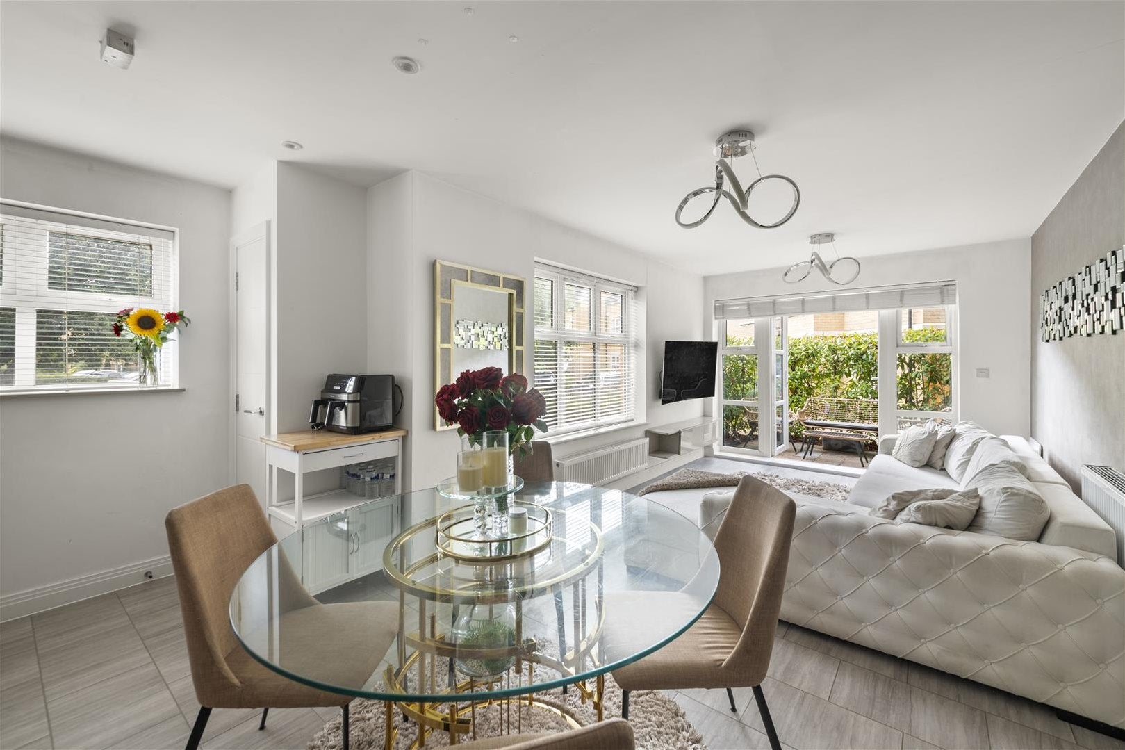 Flat Heston Road in Greater London
