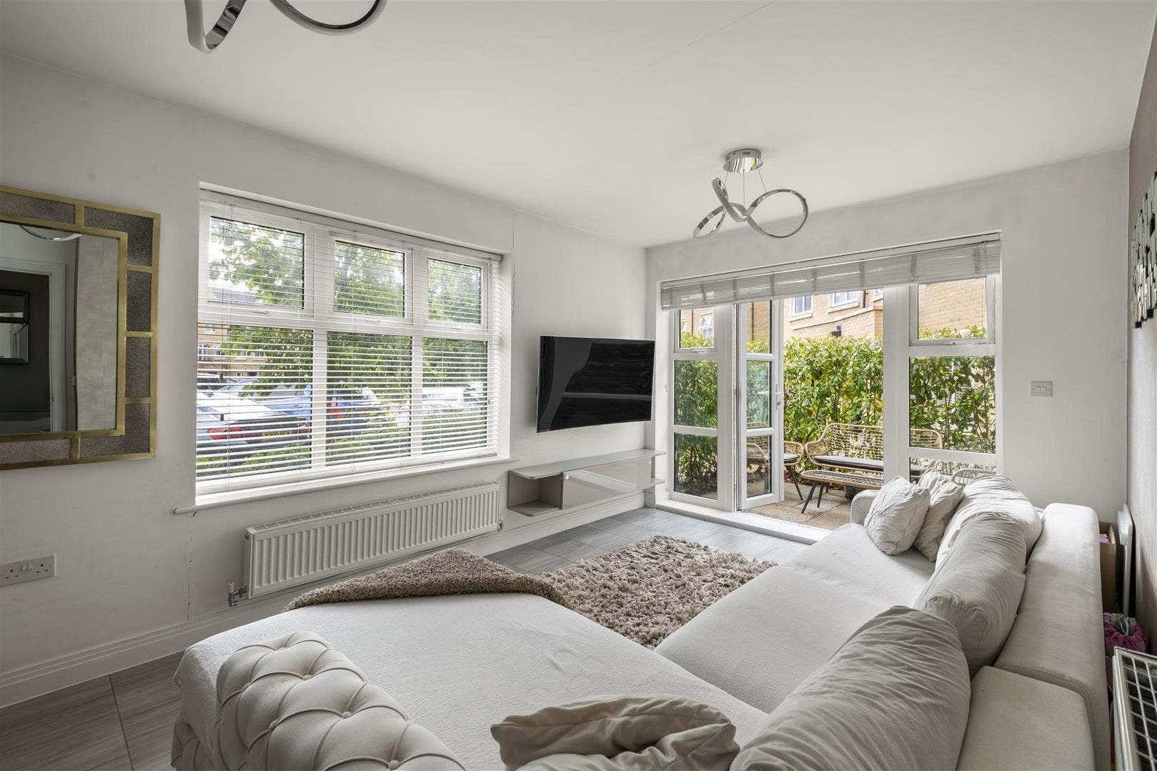 Flat Heston Road in Greater London