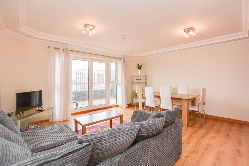 Flat Eastern Esplanade in Southend-on-Sea