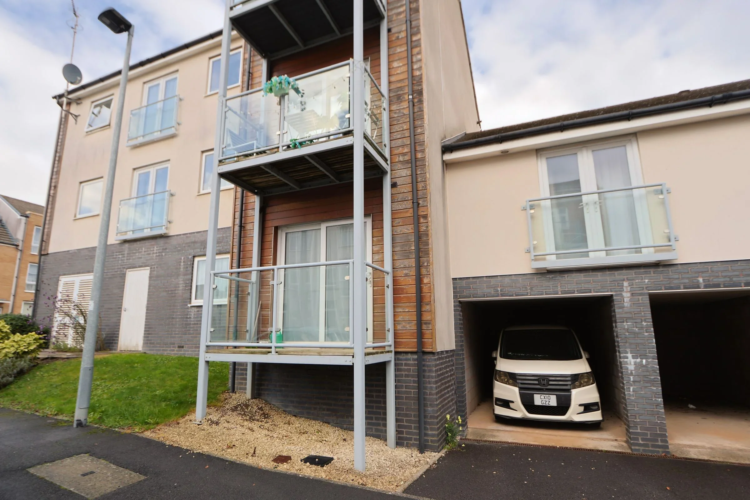 Flat Eighteen Acre Drive in Patchway