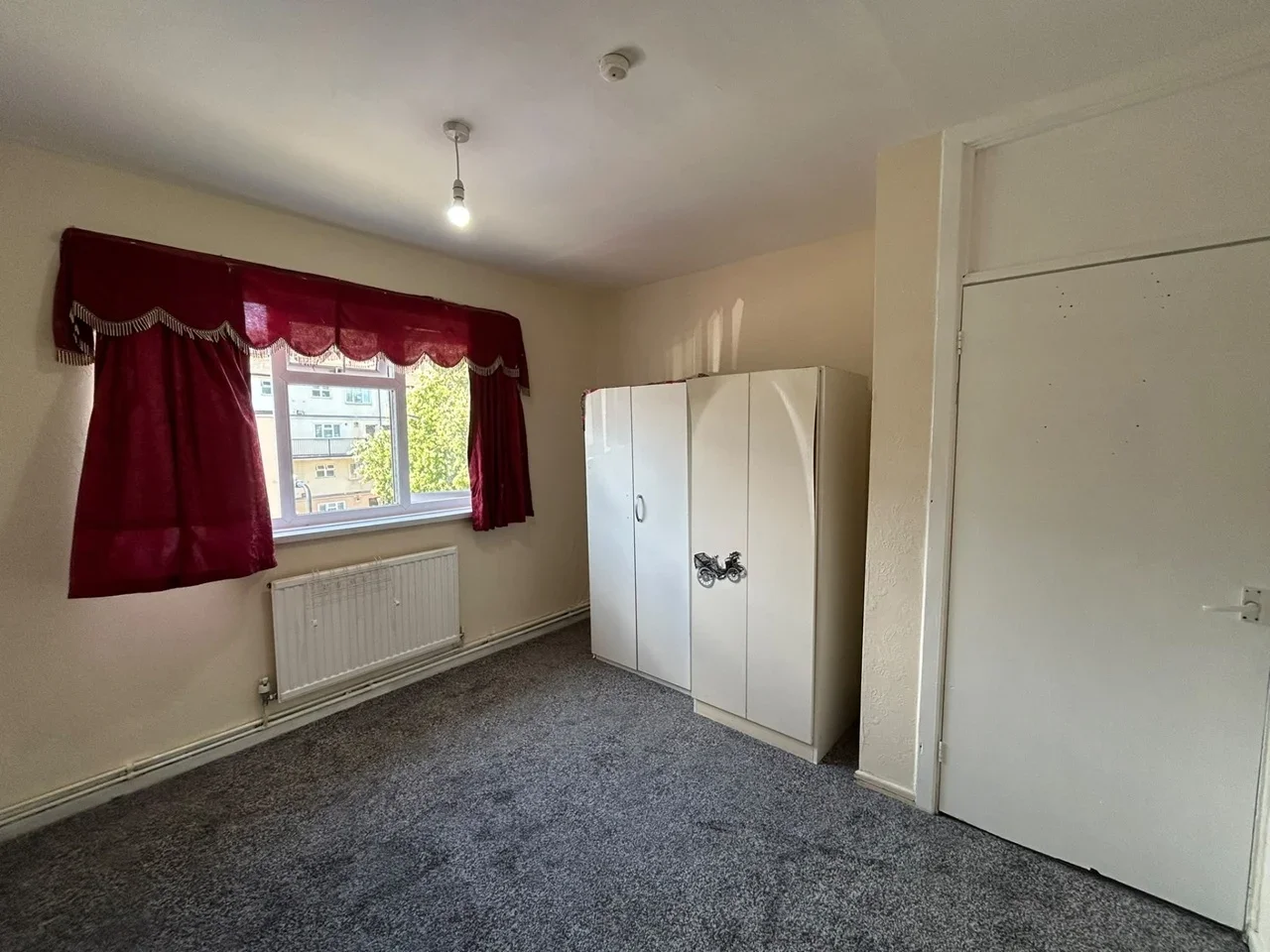 Flat Haldane Road in Greater London
