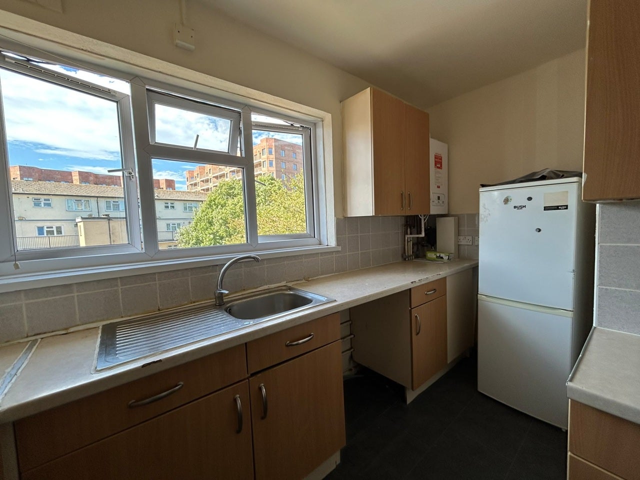 Flat Haldane Road in Greater London