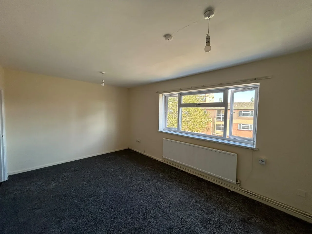 Flat Haldane Road in Greater London