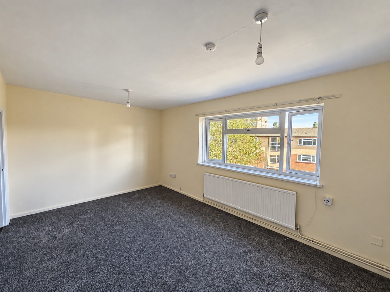 Flat Haldane Road in Greater London