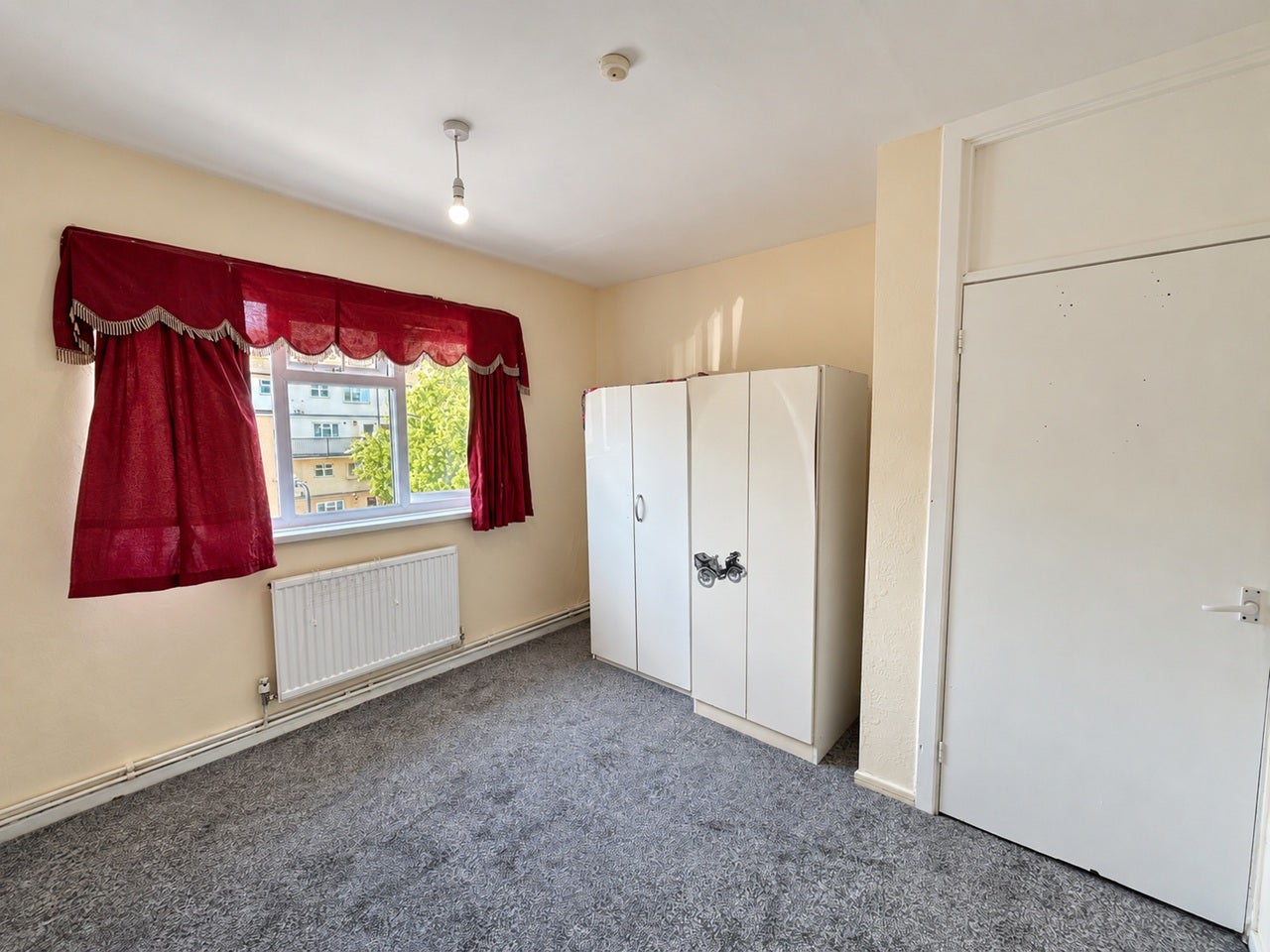 Flat Haldane Road in Greater London