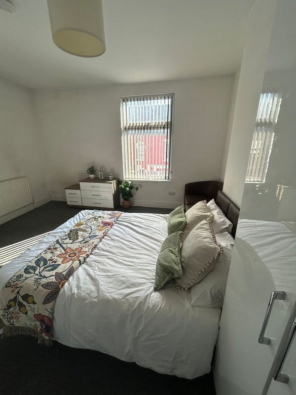 Room Watnall Road in Nottingham