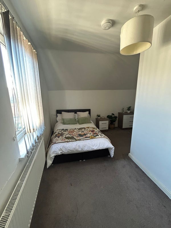 Room Watnall Road in Nottingham