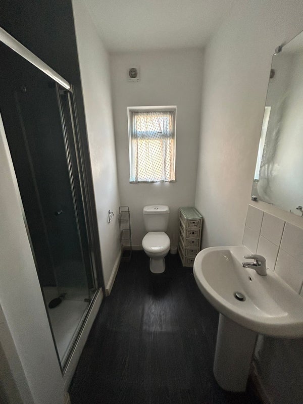 Room Watnall Road in Nottingham