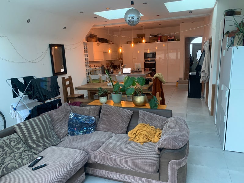 Room Oakdale Road in Greater London
