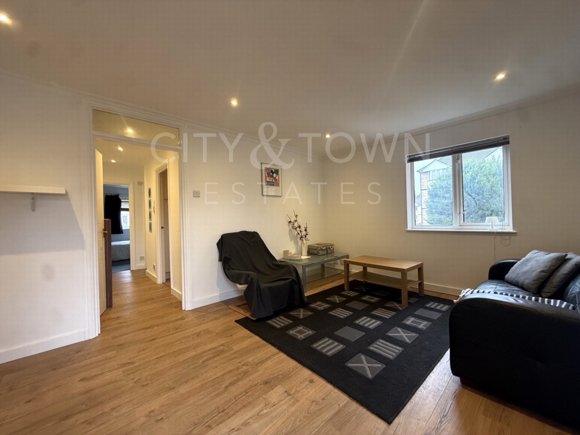 Flat Sheppard Drive in Greater London