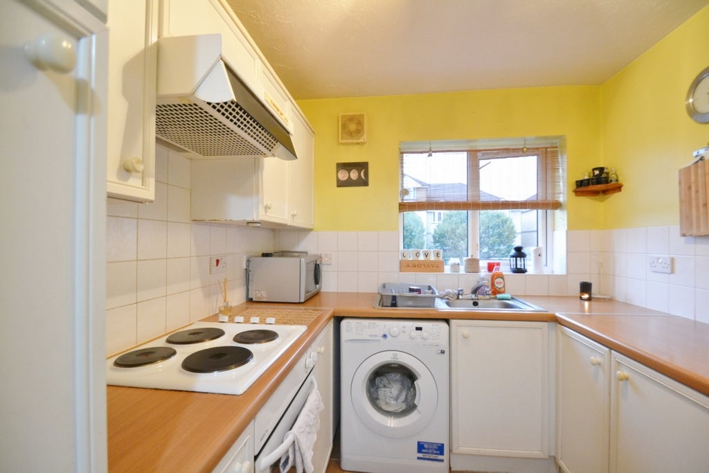 Flat Sheppard Drive in Greater London