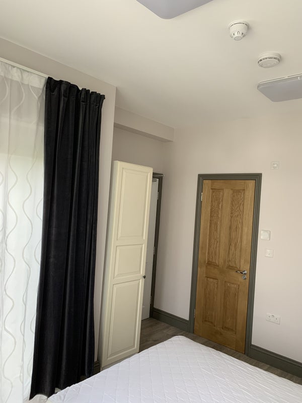 Room Cleveley Crescent in Greater London
