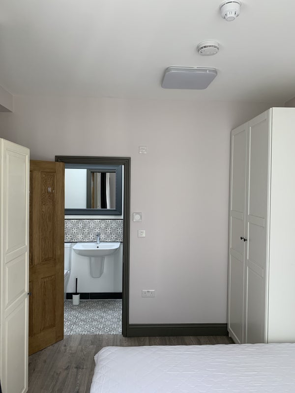 Room Cleveley Crescent in Greater London