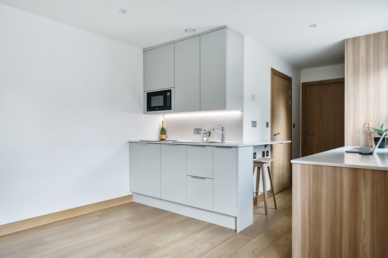 Flat Victoria Road in Greater London