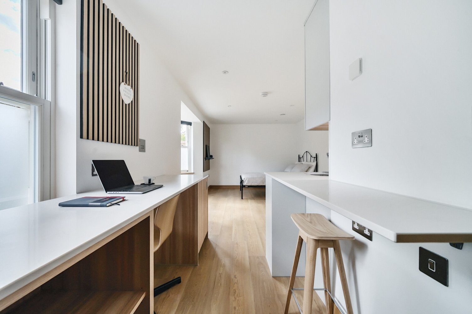 Flat Victoria Road in Greater London