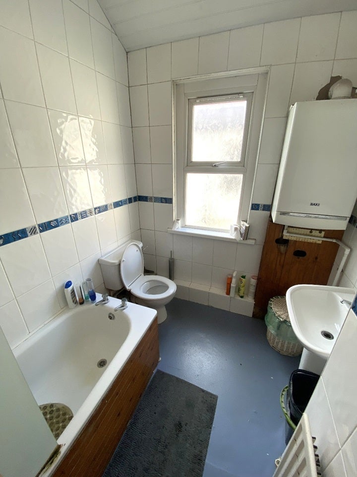 Room Whitchurch Road in Cardiff