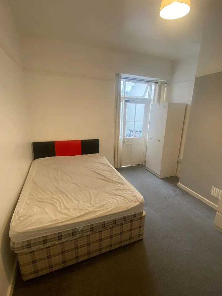 Room Whitchurch Road in Cardiff