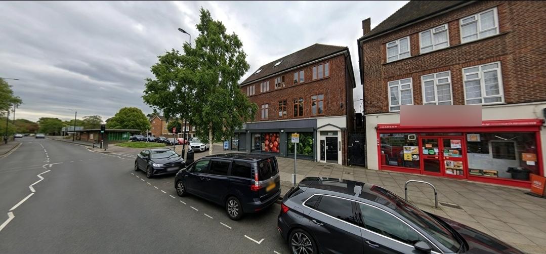 Flat South Lodge Avenue in Greater London