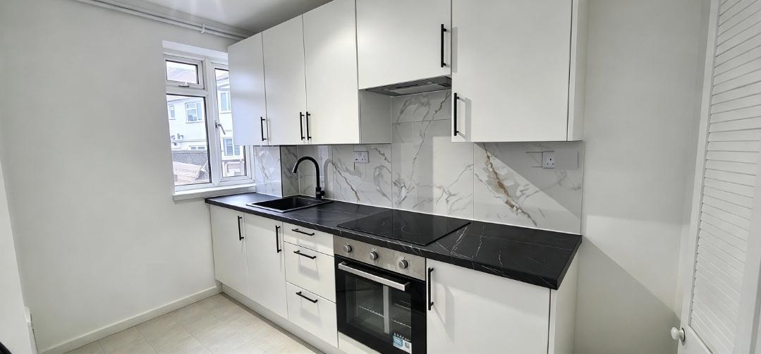 Flat South Lodge Avenue in Greater London