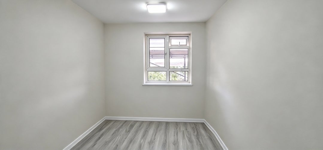 Flat South Lodge Avenue in Greater London