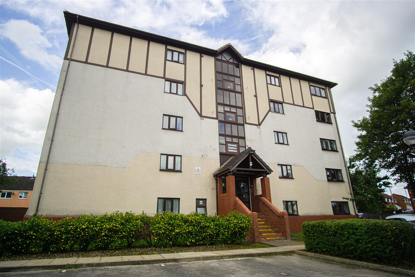 Flat Barry Avenue in Preston