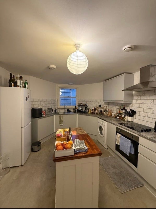Room Urswick Road in Greater London