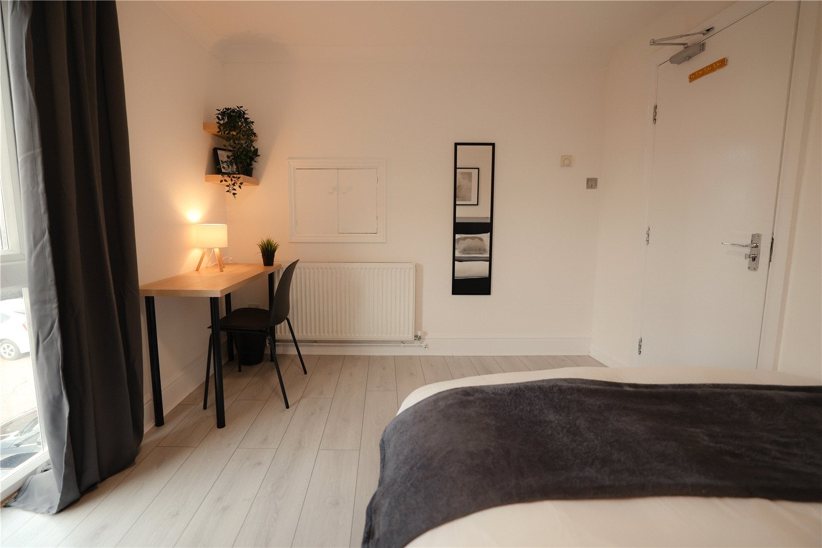 Room Rochfords Gardens in Slough
