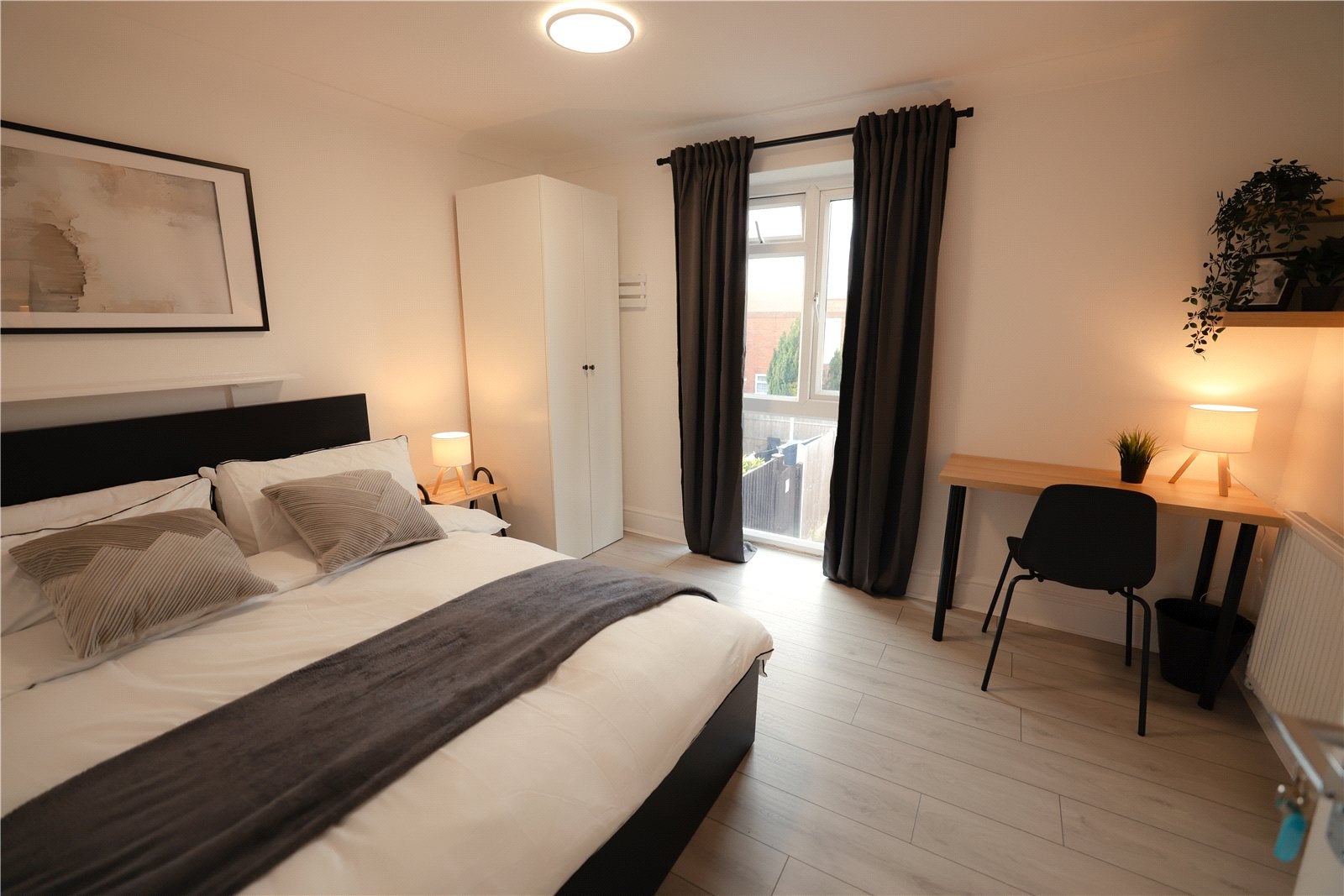 Room Rochfords Gardens in Slough