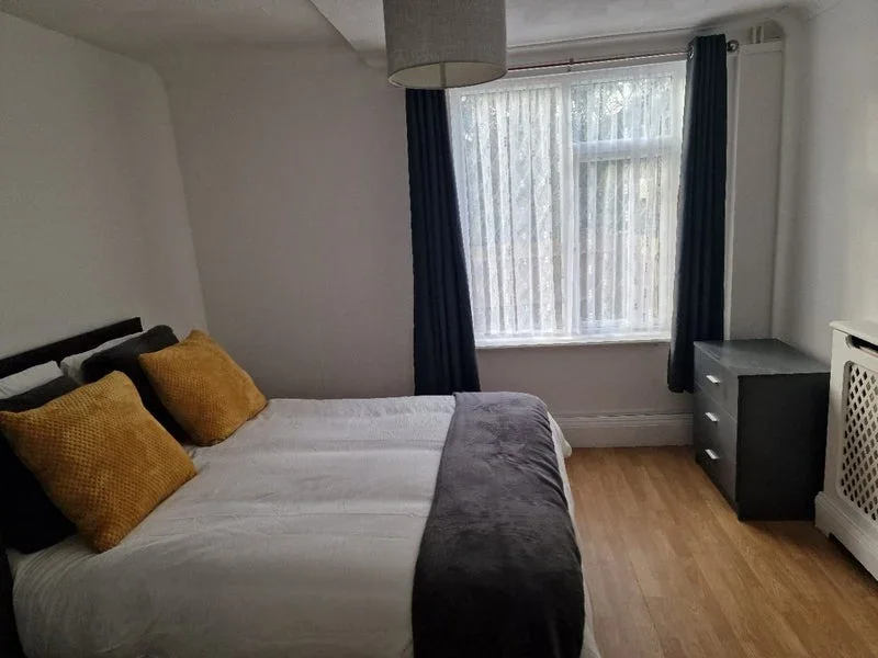 Room Churchfield Road in Houghton Regis