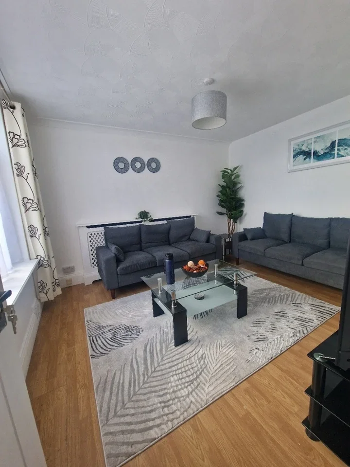 Room Churchfield Road in Houghton Regis