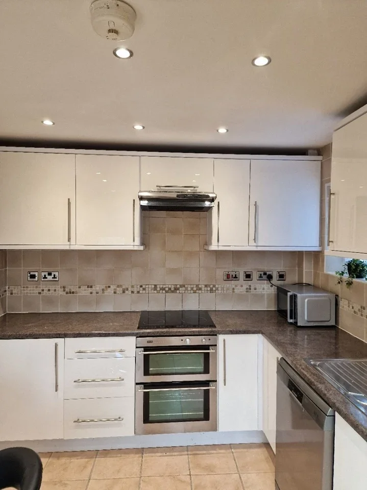 Room Churchfield Road in Houghton Regis