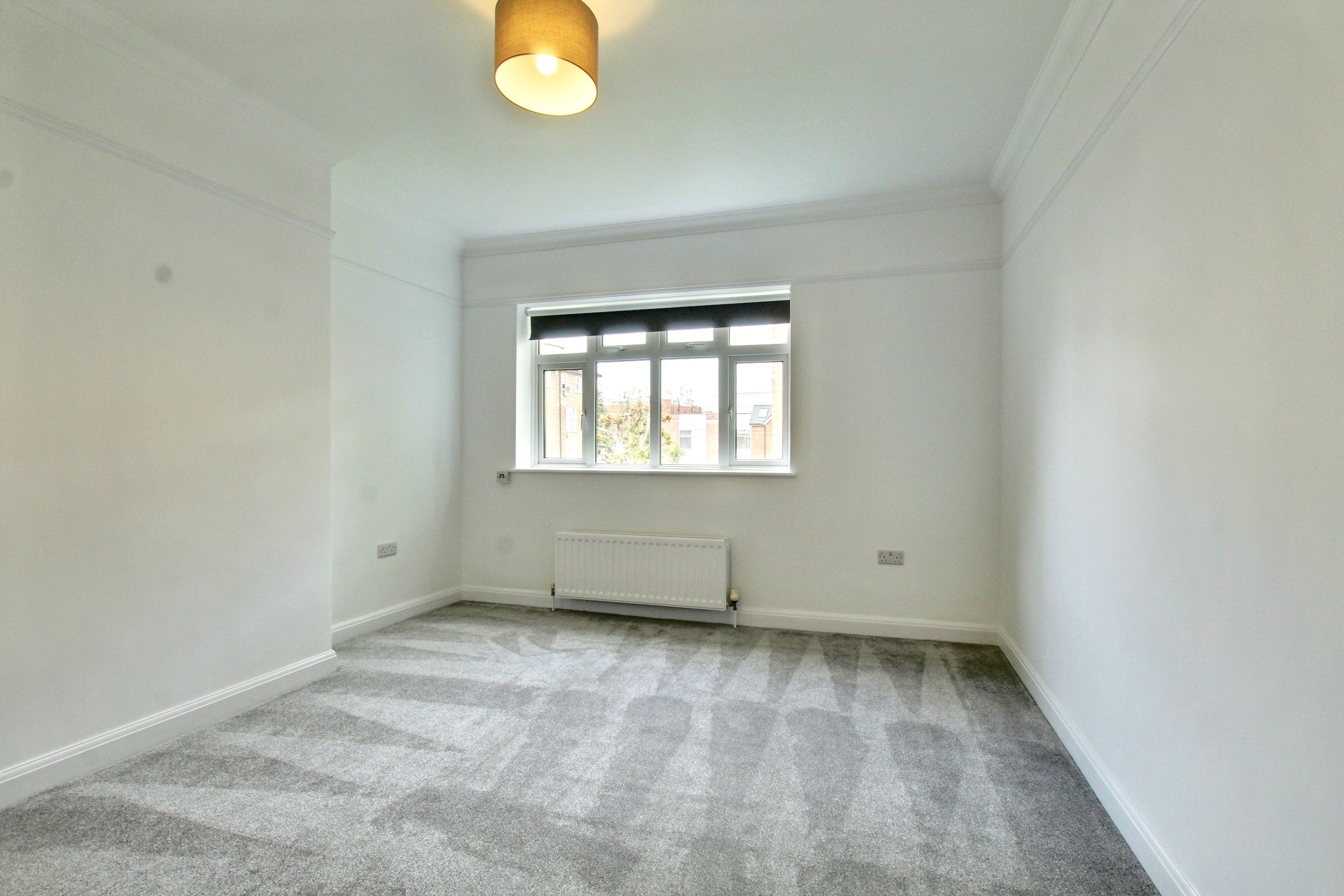 Flat Park Hall Road in Greater London