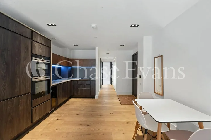 Flat Exchange Gardens in Greater London
