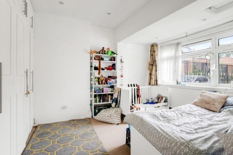 Flat Hoop Lane in Greater London