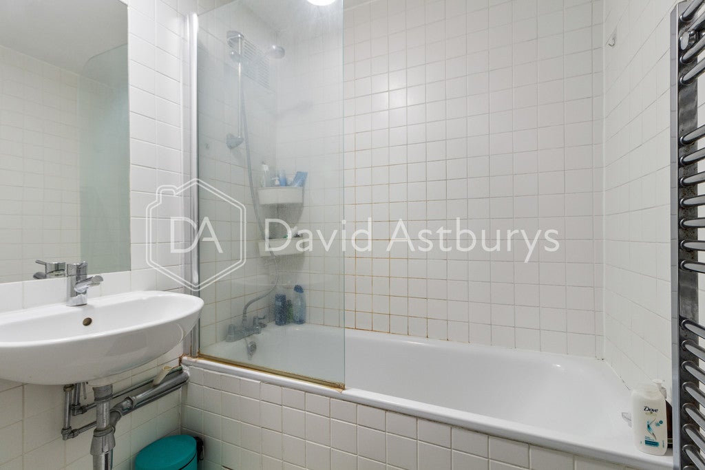Flat Adam's Place in Greater London