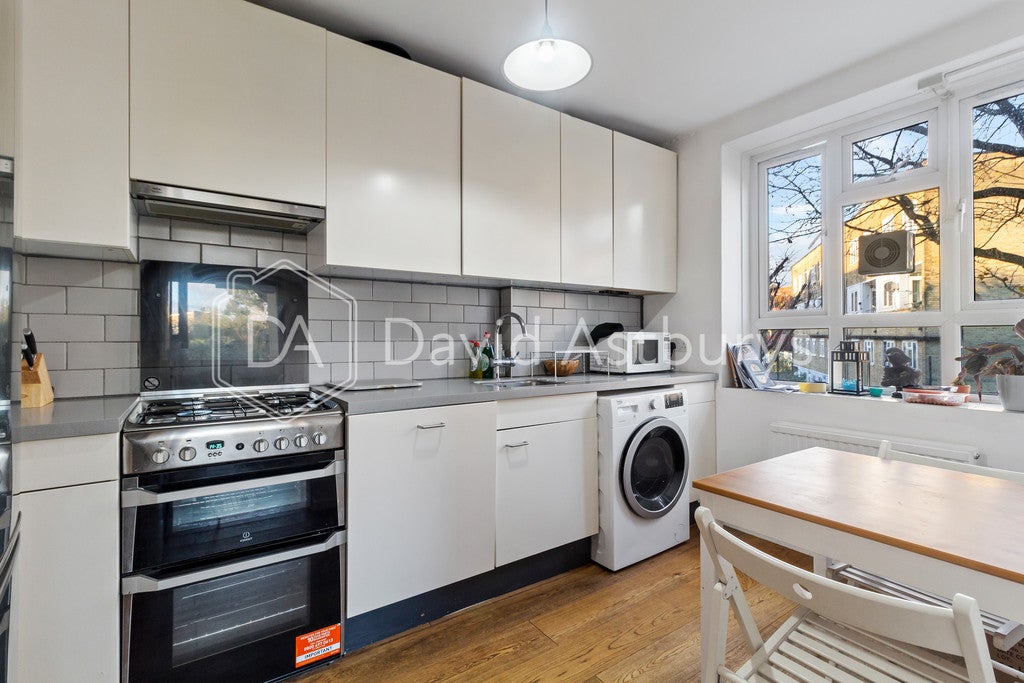 Flat Adam's Place in Greater London