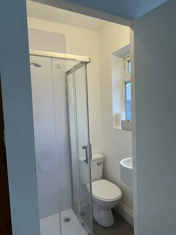 Room Boxmoor Road in Greater London