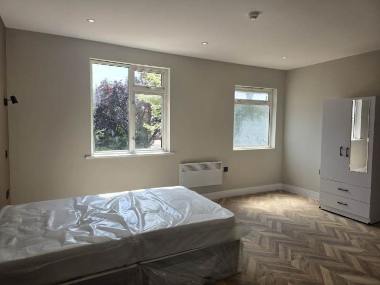 Flat Pretoria Road in Borough of Runnymede