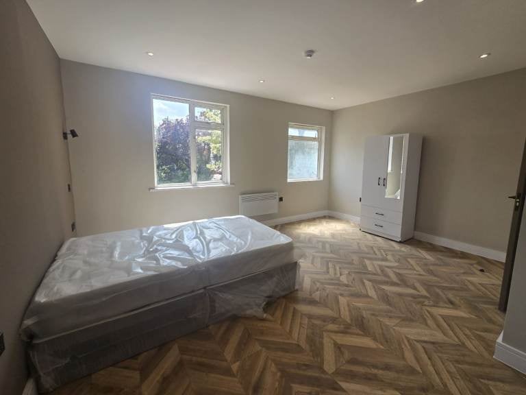 Flat Pretoria Road in Borough of Runnymede