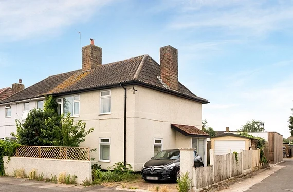 House Cannon Hill Lane in Greater London