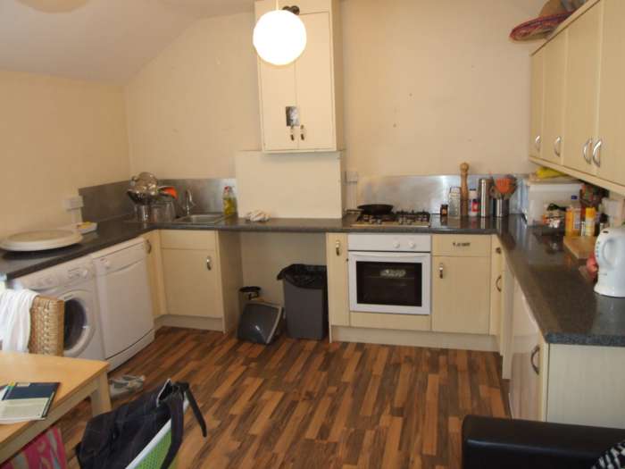 Flat Mackintosh Place in Cardiff